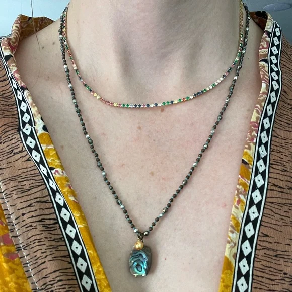 Handmade hand knotted little gemstone necklace with abalone pearl charm - Picture 8 of 8